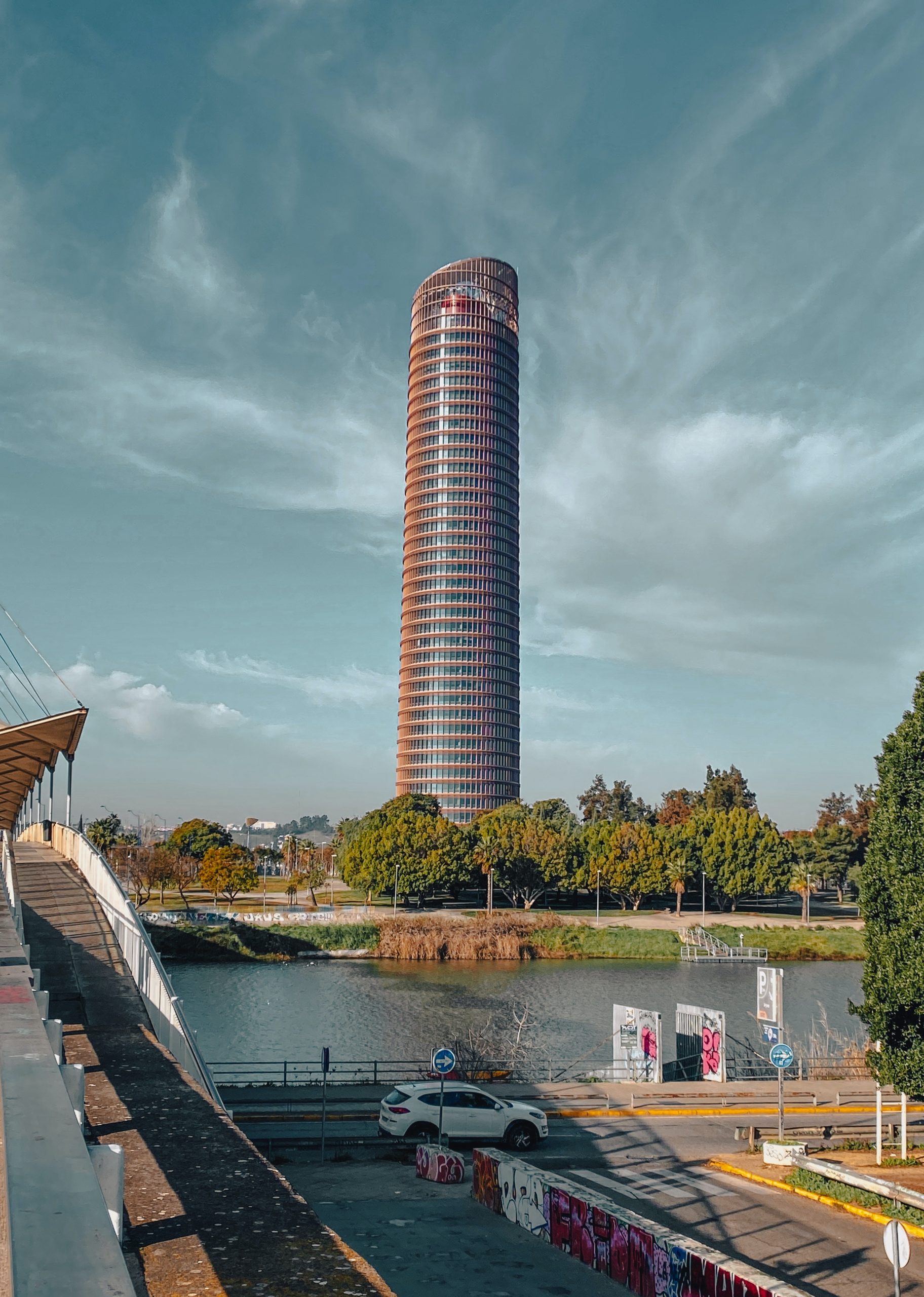 Uncovering the Beauty of Seville: A Complete Guide to Exploring the City